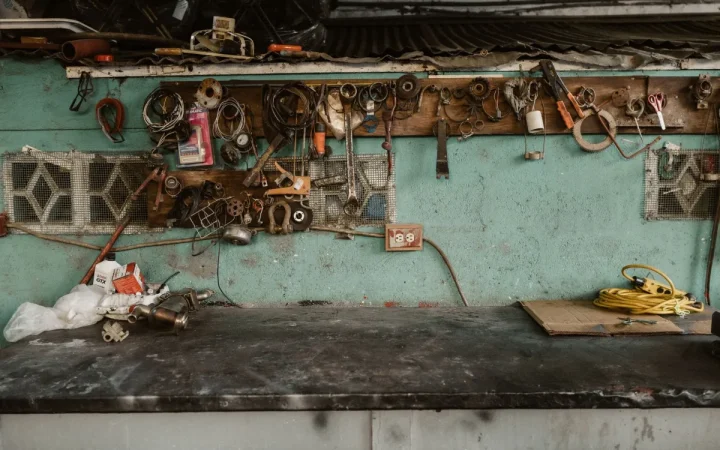DIY vs Professional Generator Maintenance